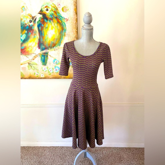 LuLaRoe “NICOLE” FIT-AND-FLIRT MIDI DRESS SIZE EXTRA SMALL 🌟NWOT🌟 - Picture 2 of 16